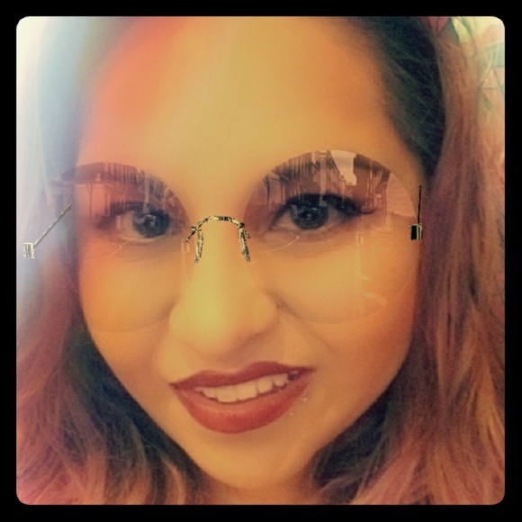 Meet your Posher, Cristal - Picture 1 of 1